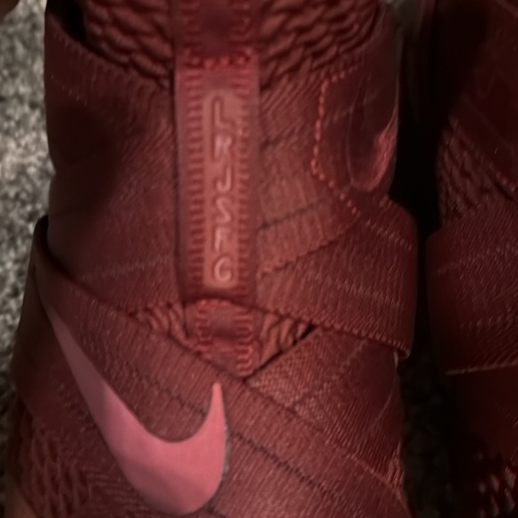 Nike shoes size 12 maroon in color wore once - Picture 2 of 5